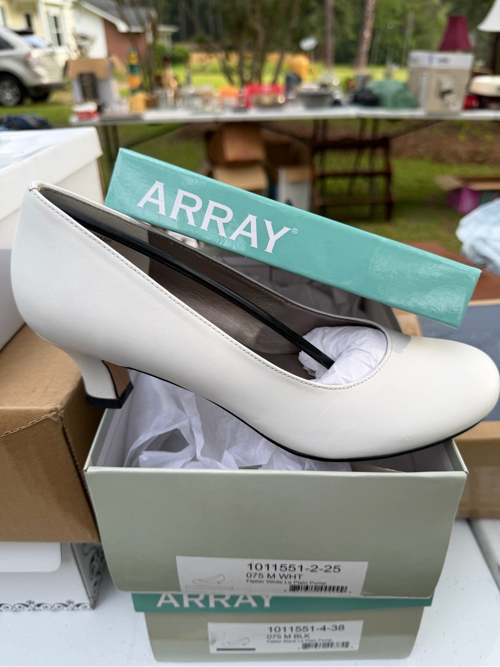 ARRAY White Round-Toe Low Block Heel Pump